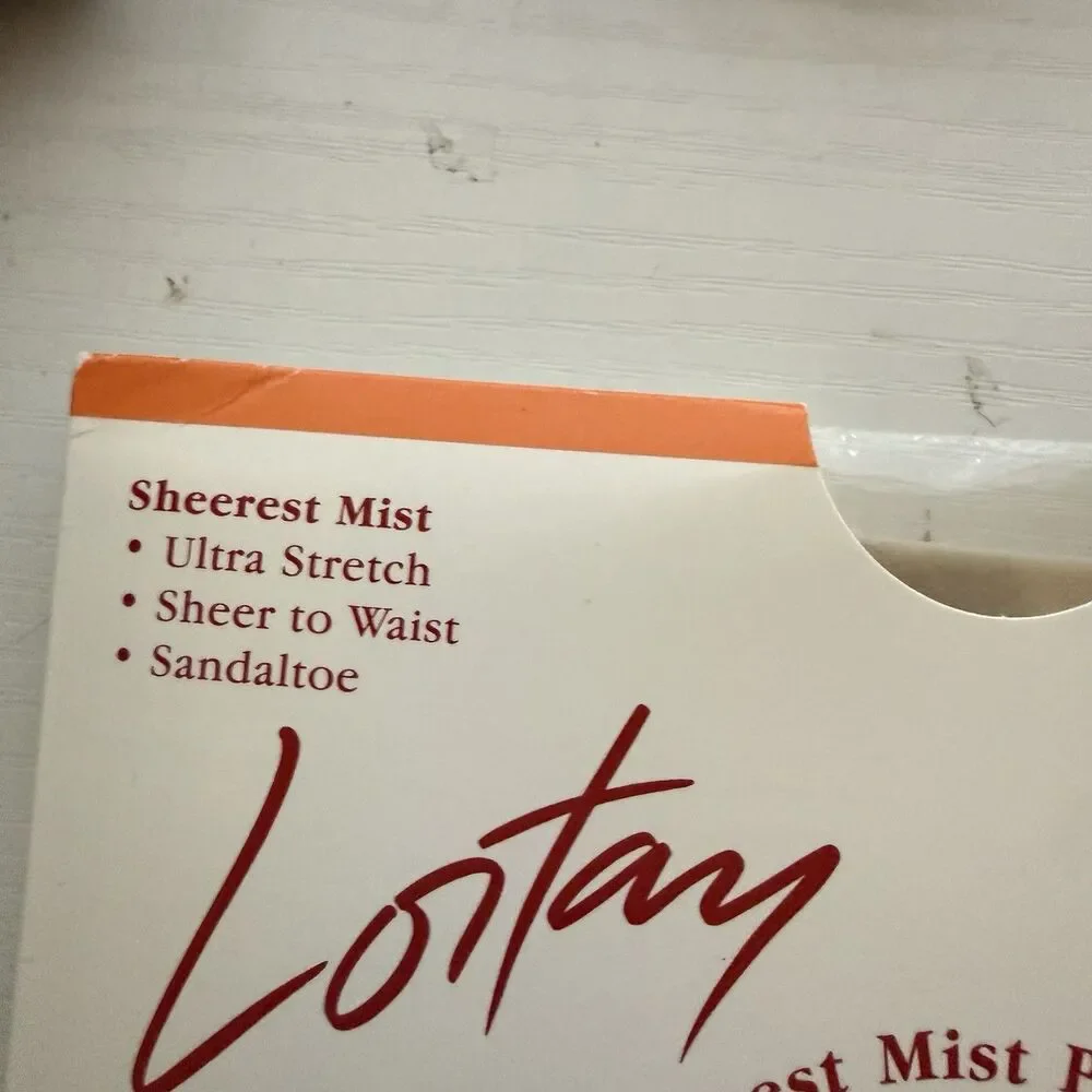 VTG LORTAY Lord & Taylor Seashell Size B Sheerest Mist SandalToe Pantyhose NOS